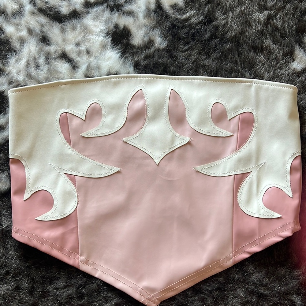 Kittenish top